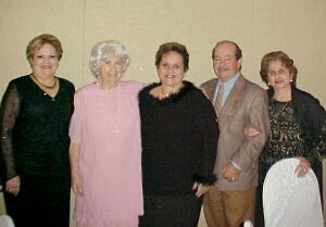 Mary, Lolita; Gladys, Darío y Olga Mirtha Cosío